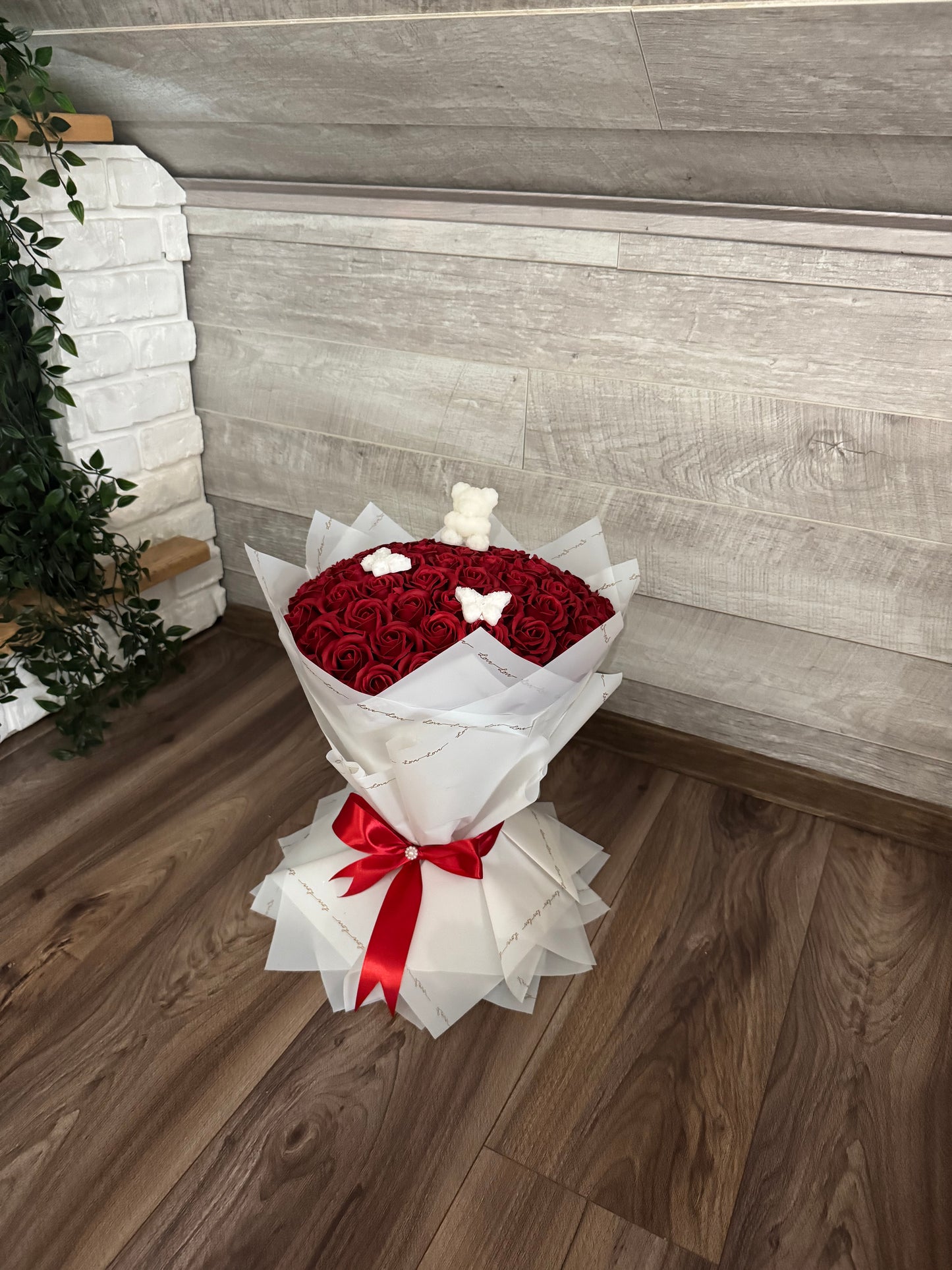 Buchet Ursuleț 59 Trandafiri Rosii