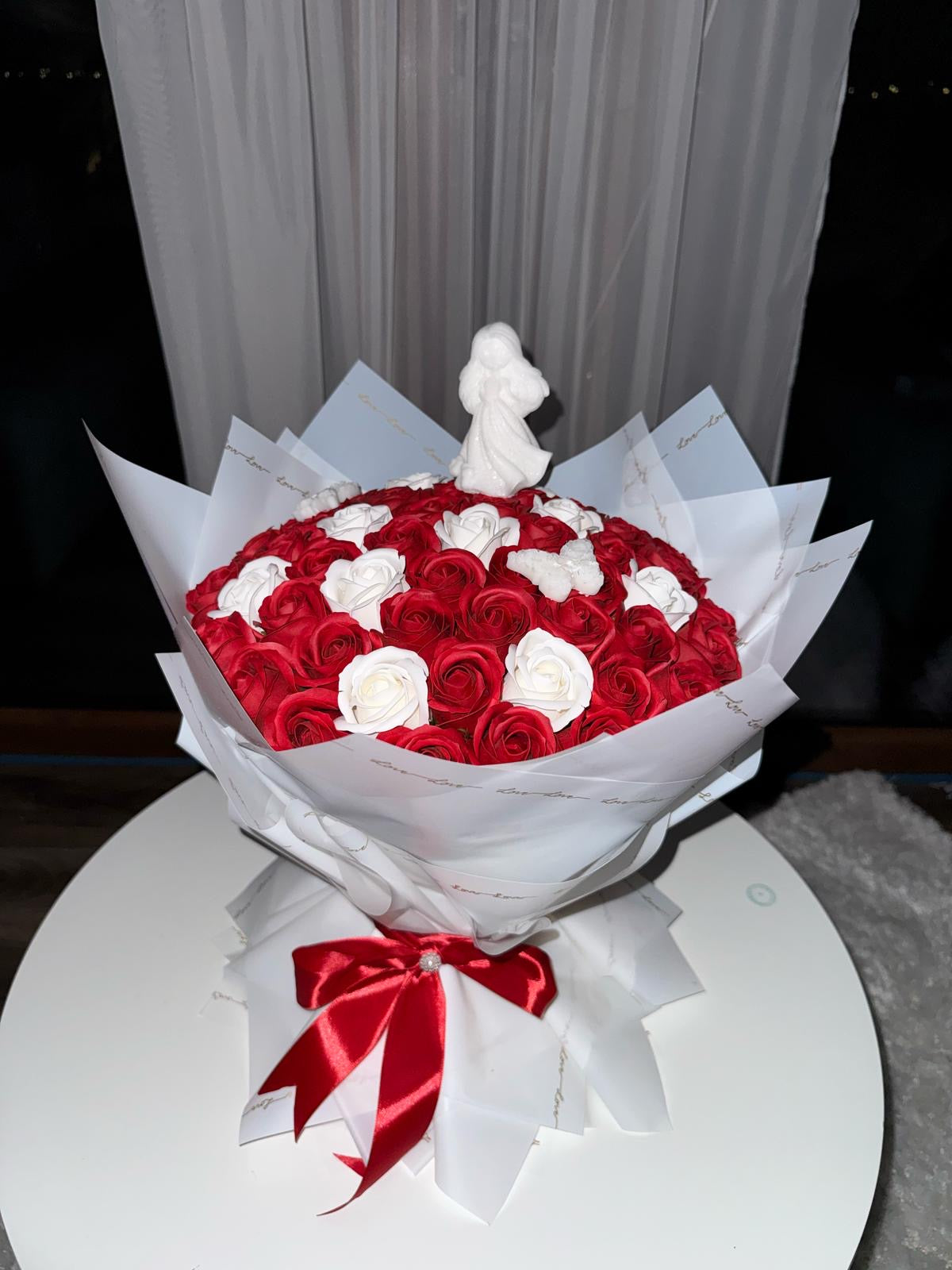 Buchet Prințesă 59 Trandafiri Rosu-Alb